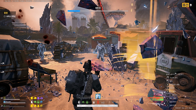 몰려오는 적들은 혼자 싸우기에는 벅차다.