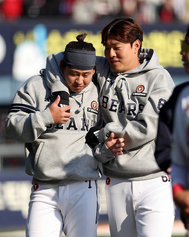 두산 베어스 박찬호(왼쪽)와 최원준. 사진제공=두산 베어스