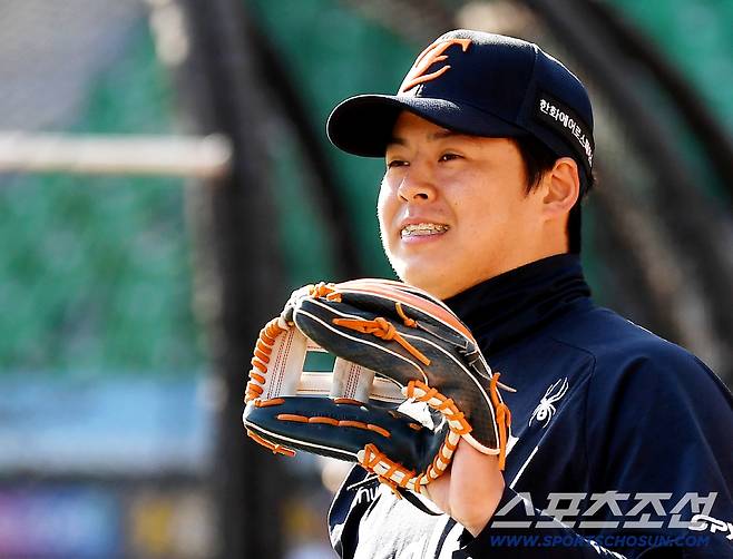 7일 인천 SSG랜더스필드에서 열리는 SSG와 한화의 경기. 캐치볼로 몸을 풀고 있는 노시환. 인천=송정헌 기자songs@sportschosun.com/2026.04.07/