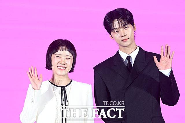 배우 김향기(왼쪽)와 차학연은 '로맨스의 절댓값'에서 '혐관(혐오 관계)'인 여고생과 수학 선생님으로 분한다. /서예원 기자