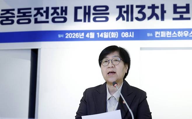 정부 '매점매석 금지' 카드 꺼내... 주사기·주사침