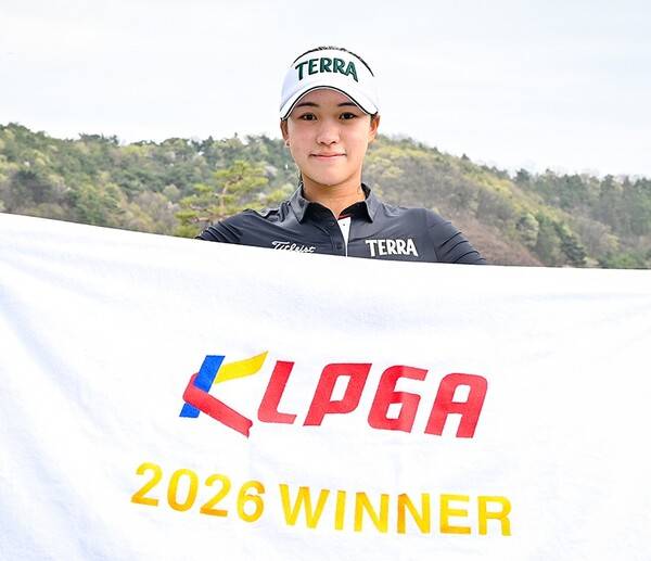 한국여자프로골프(KLPGA) 3부 투어인 'KLPGA 2026 제주공항렌트카·백제CC 점프투어 1차전' 우승을 차지한 성아진. 사진제공=KLPGA (사진을 무단으로 사용하지 마십시오.)