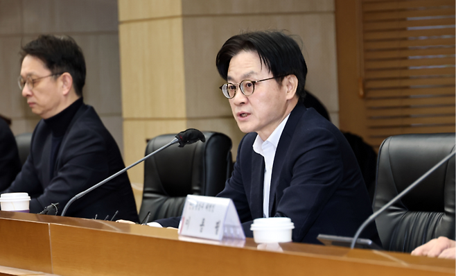 김정관 산업통상부 장관이 지난 2월 서울 종로구 한국무역보험공사에서 열린 경제단체 긴급현안 점검회의에서 발언하고 있다. 연합뉴스