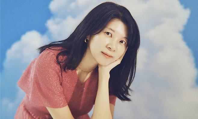 장편소설 ‘아몬드’로 일본서점대상을 수상한 손원평 작가가 관계가 균열되는 후기 자본주의 사회의 모습을 예리하게 포착한 두 번째 소설집 ‘나쁜 의도는 없었습니다’를 들고 돌아왔다. ⓒ표기식, 창비 제공