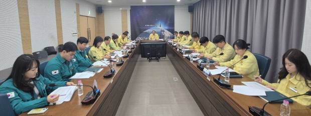고흥군이 지난 14일 '하천·계곡 주변 불법 시설물 정비'를 위한 점검 회의를 가졌다. 고흥군 제공