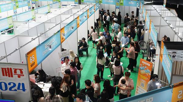 3월 제주지역 취업자 수가 1년 전보다 1만7000명 증가했다. 사진은 도민행복 일자리 박람회. ⓒ헤드라인제주