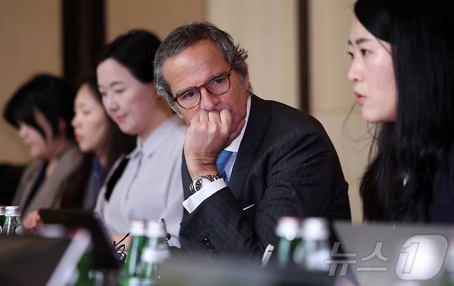 라파엘 그로시 국제원자력기구(IAEA) 사무총장이 15일 서울 종로구 포시즌스호텔에서 기자단과 간담회를 하고 있다. (공동취재) 2026.4.15 ⓒ 뉴스1 박정호 기자