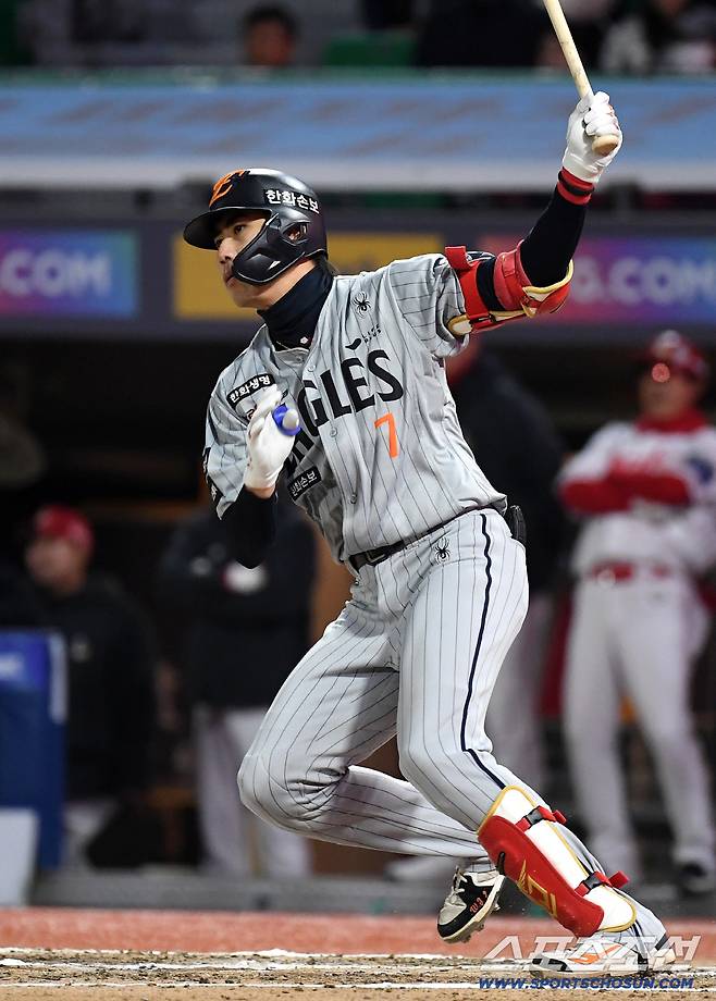 7일 인천 SSG랜더스필드에서 열린 SSG와 한화의 경기. 타격하고 있는 한화 심우준. 인천=송정헌 기자songs@sportschosun.com/2026.04.07/