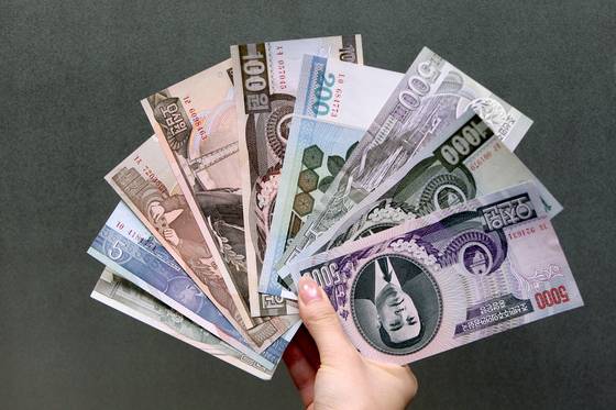 북한 화폐. 중앙포토