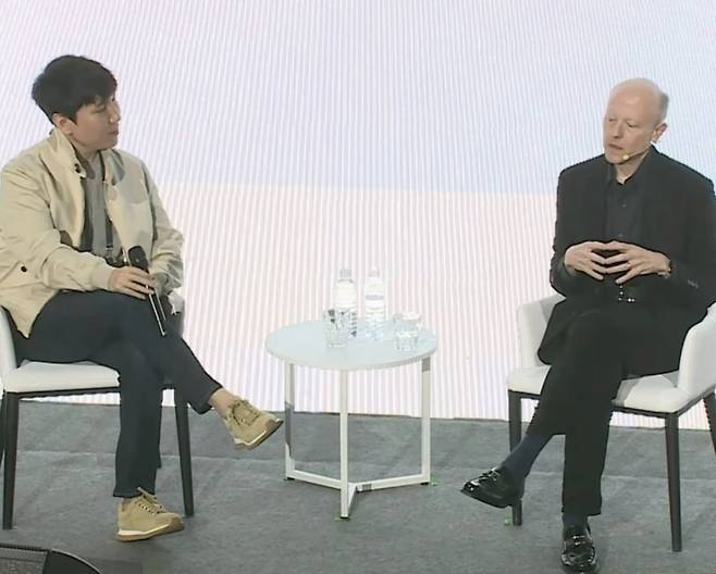 13일 서울 강남구 SJ쿤스트알레에서 열린 '서클 인 서울' 행사에서 김서준 해시드 대표와 제레미 알레어 서클 CEO가 대담을 진행하고 있다. 사진=서클