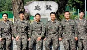왼쪽부터 김천용 대위, 이호재 소령, 한경훈 소령, 이경민 대령, 윤충성 소령, 홍승호 소령. /56사단 제공