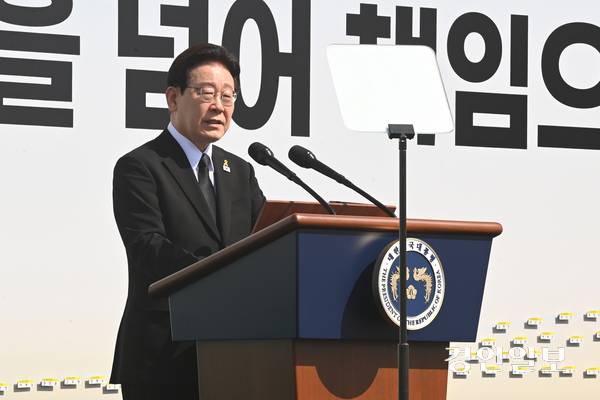 이재명 대통령이 16일 안산시 단원구 화랑유원지에서 열린 ‘4.16 세월호 참사 12주기 기억식‘에서 인사말을 하고 있다. 2026.4.16 /경기사진공동취재단