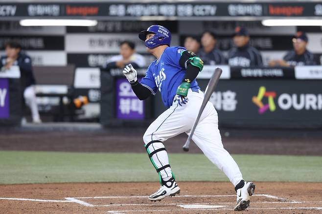 삼성 전병우가 15일 대전 한화생명 볼파크에서 열린 2026 KBO리그 정규시즌 한화와 경기에서 2루타를 치고 있다. 사진 | 삼성 라이온즈