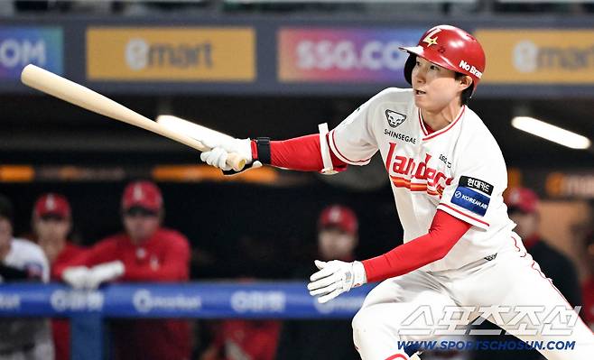 15일 인천SSG랜더스필드에서 열린 SSG와 두산의 경기. 6회말 1사 3루 SSG 박성한이 적시타를 날리고 있다. 인천=박재만 기자 pjm@sportschosun.com/2026.04.15/