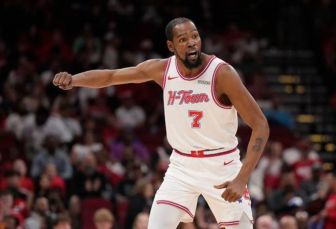 Houston Rockets forward Kevin Durant (7) reacts during the first half of an NBA basketball game against the Minnesota Timberwolves, Friday, April 10, 2026, in Houston. (AP Photo/ Karen Warren)
<저작권자(c) 연합뉴스, 무단 전재-재배포, AI 학습 및 활용 금지>
