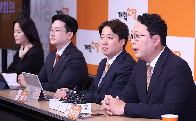 16일 부산 부산진구 정이한 부산시장 개혁신당 후보 캠프에서 열린 현장 최고위원회의. 천하람 원내대표가 모두발언하고 있다. ⓒ 연합뉴스