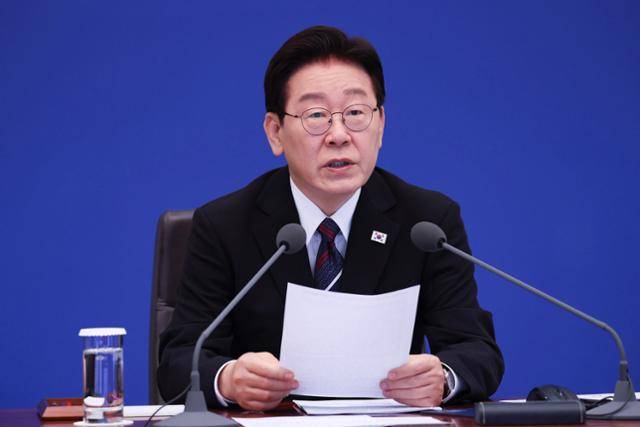 이재명 대통령이 16일 청와대에서 열린 수석보좌관회의에서 발언하고 있다. 왕태석 선임기자