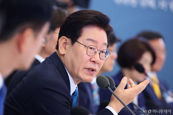 이재명 대통령이 15일 청와대에서 열린 규제합리화위원회 제1차 전체회의에서 발언하고 있다. (청와대통신사진기자단)