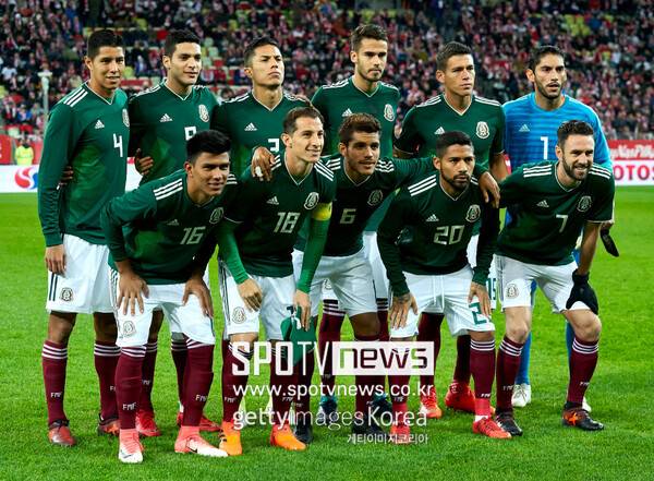 ▲ 멕시코는 다음 달 6일부터 국내파 선수를 '먼저' 조기 소집해 장기 훈련에 돌입할 예정이다. 조별리그 1차전 날짜인 오는 6월 11일까지 '36일간 특훈'을 진행한다. 자국 프로축구 리그 일정보다 대표팀 준비를 더 우선한 강수다.