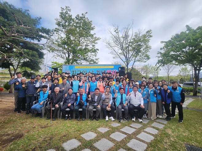 사단법인 환경운동실천협의회가 경주 황성공원에서 ‘2026 지구의 날’ 행사를 열었다. /환경운동실천협의회 제공