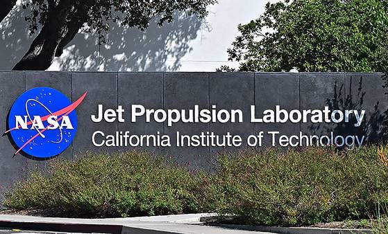 지난해 10월 캘리포니아 NASA 제트추진연구소(JPL)에 걸린 안내판. AFP=연합뉴스