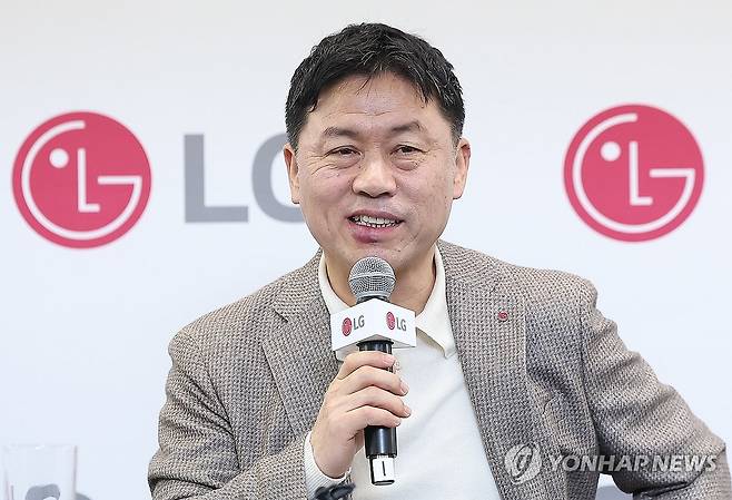 발언하는 류재철 CEO (라스베이거스=연합뉴스) 김성민 기자 = 류재철 LG전자 최고경영자(CEO)가 7일(현지시간) 미국 네바다주 라스베이거스 컨벤션센터(LVCC)에서 열린 기자간담회에서 발언하고 있다. 2026.1.8 ksm7976@yna.co.kr