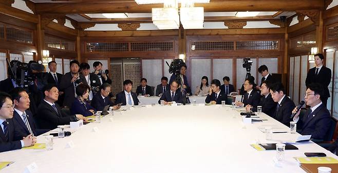 김민석 국무총리가가 22일 서울 종로구 국무총리 공관에서 열린 제8차 고위당정협의회에서 모두 발언을 하고 있다. 장진영 기자