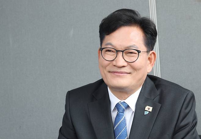 ▲ 인천 연수구갑 선거구에 더불어민주당 후보로 공천된 송영길 전 민주당 대표가 28일 <인천일보>와 출마 기자회견을 하고 있다. /양진수 기자 photosmith@incheonilbo.com