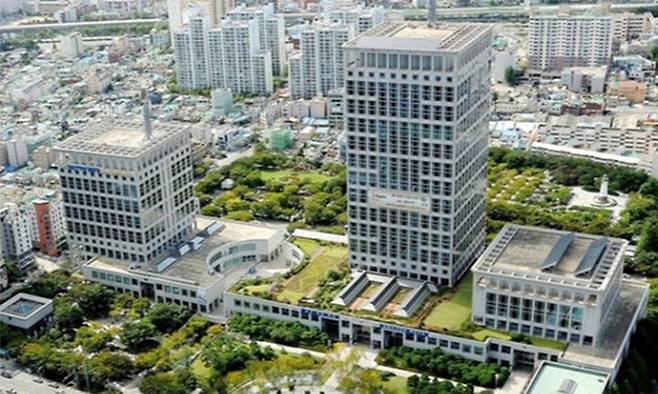 부산시청사. 부산시 제공