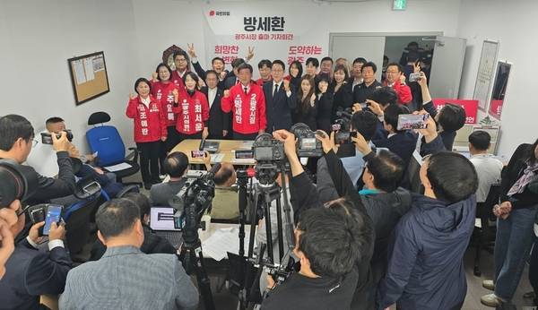 29일 방세환 광주시장이 광주시청 브리핑룸에서 시장선거 출마선언을 하고 있다. /방세환 예비후보 제공