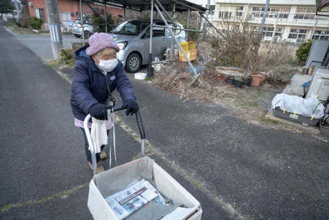 30년 넘게 새벽 신문 배달을 해온 일본의 92세 여성이 ‘세계 최고령 여성 신문 배달원’이 됐다. 기네스 월드 레코드