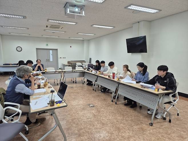 전북테크노파크는 30일 공공·연구기관 및 대학이 보유한 연구개발 자산의 효율적 운영과 지역 중소기업의 장비활용 활성화를 위해 '2026년도 제1차 공동활용 연구개발장비 운영기관 실무자협의회'를 개최했다.