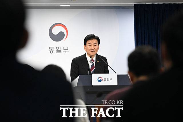 조선이라는 호칭이 긴장 완화와 관계 재설정의 신호가 될 수 있다는 반론도 있다. 정동영 통일부 장관이 지난 2월 18일 오후 서울 종로구 정부서울청사에서 무인기 사건 관련 입장을 밝히는 모습. /남용희 기자