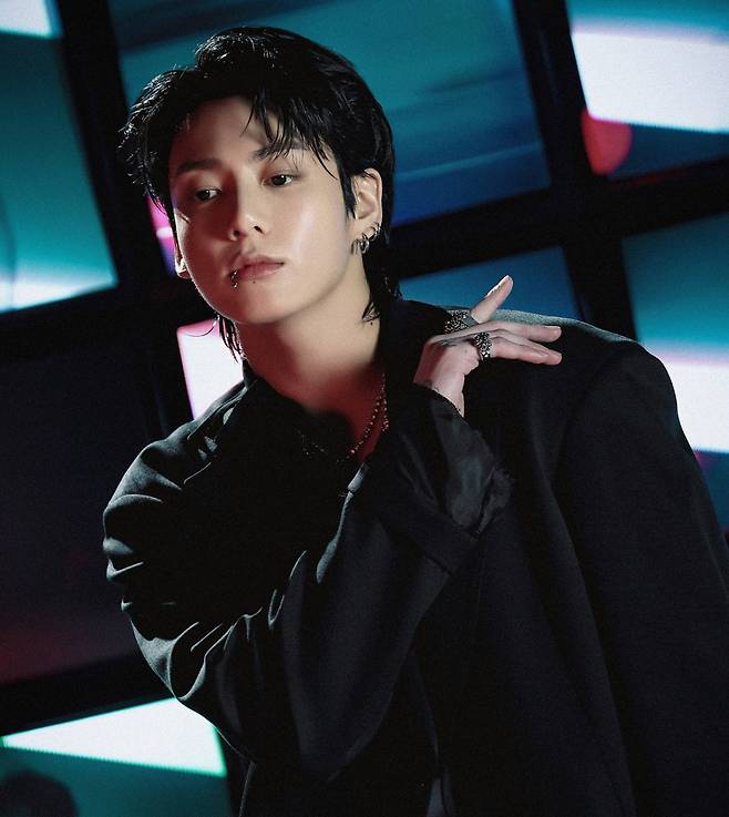 방탄소년단 정국, 영국서 K팝 솔로 新역사..'GOLDEN' 골드 인증 획득