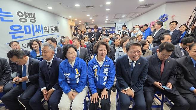박은미 양평군수 선거 개소식에 추미애 경기도지사 예비후보를 비롯한 더불어민주당 소속 국회의원과 당직자·지지자들이 대거 참석했다.
