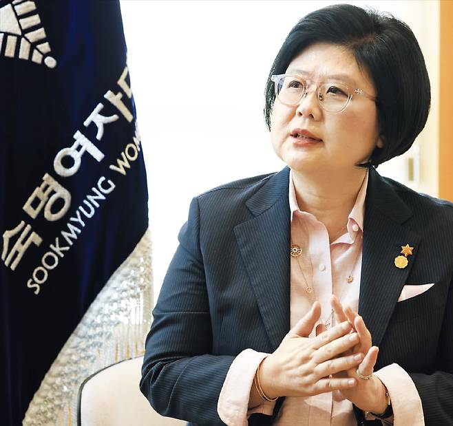 문시연 숙명여대 총장은 “AI 시대에 학생이 지식을 달달 외우게 하는 교육은 한계가 있다”며 “AI를 활용한 토론을 활성화하겠다”고 말했다. /고운호 기자