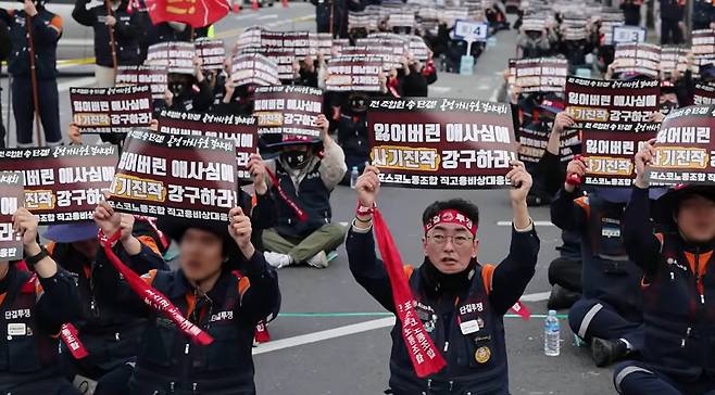 김성호 포스코 노동조합 위원장이 지난달 23일 경북 포항 포스코 포항제철소에서 열린 결의대회에 참석한 모습. /포스코 노동조합 제공