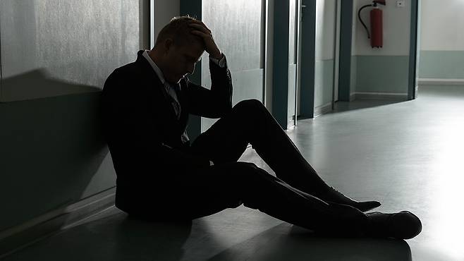 불안과 강박 증상이 나타날 때는 과활성화된 뇌 회로를 안정시켜야 한다|출처: 클립아트코리아