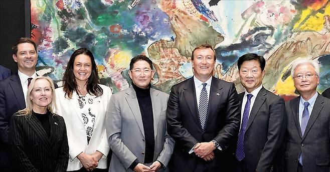 조현준 효성 회장(왼쪽 네 번째)이 호주 경제인연합회(BCA)의 브랜 블랙 최고경영자(CEO) 등 대표단과 만나 협력 방안을 논의했다. 효성 제공
