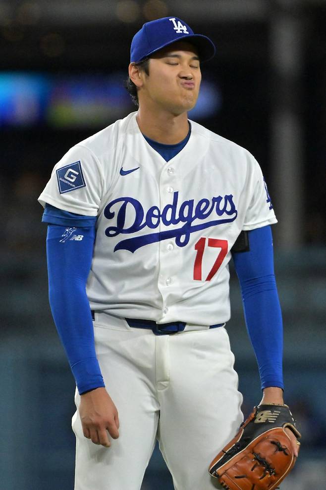 Apr 28, 2026; Los Angeles, California, USA; Los Angeles Dodgers starting pitcher Shohei Ohtani (17) reacts after a pitch in the fifth inning against the Miami Marlins at Dodger Stadium. Mandatory Credit: Jayne Kamin-Oncea-Imagn Images
<저작권자(c) 연합뉴스, 무단 전재-재배포, AI 학습 및 활용 금지>