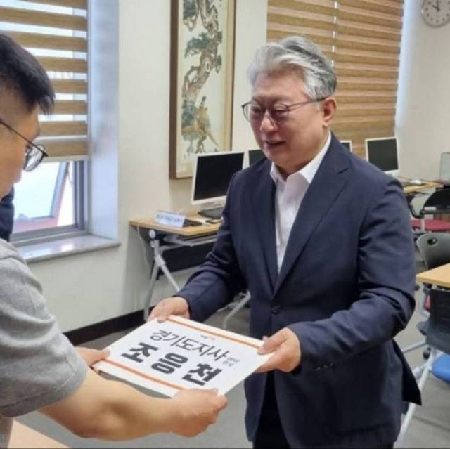 조응천 전 의원이 6일 경기 수원시 영통구 경기도선거관리위원회에서 개혁신당 소속으로 경기도지사 후보 예비후보자 등록을 마쳤다. /조응천 캠프 제공