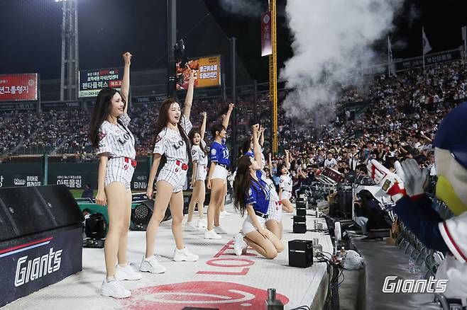 롯데가 22~24일 부산 사직구장에서 열리는 2025 KBO리그 삼성과 정규시즌 맞대결에서 ‘클래식 시리즈’를 진행한다. 사진 | 롯데 자이언츠