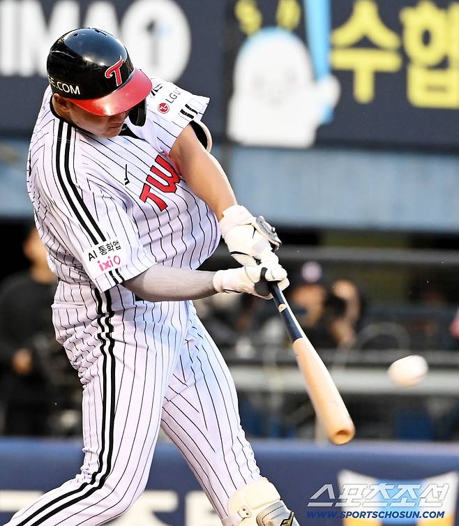 6일 잠실야구장에서 열린 두산과 LG의 경기. 2회말 1사 1루 이재원이 선제 2점홈런을 치고 있다. 잠실=허상욱 기자wook@sportschosun.com/2026.05.06/