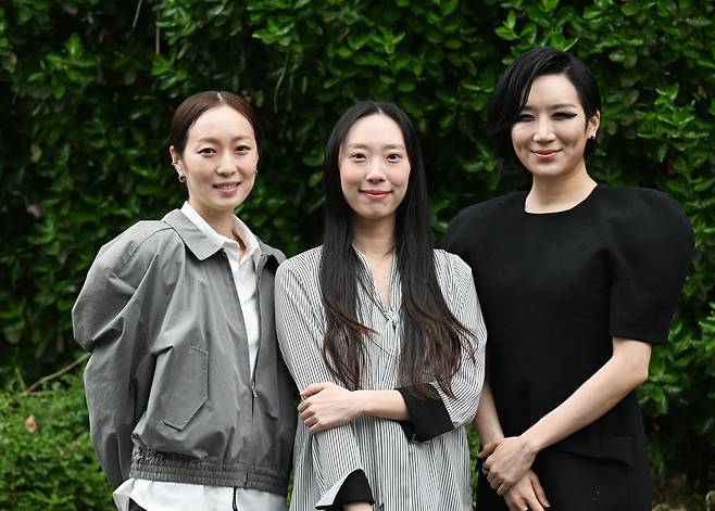 올해 대한민국발레축제에서 신작을 안무하는 최수진(왼쪽부터), 강효형, 이루다. 세 여성 안무가는 ‘댄싱9’과 ‘스테이지 파이터’ 등 방송을 통해 대중적 인지도를 얻은 뒤 자신의 활동 영역을 넓혀 왔다. 이한형 기자