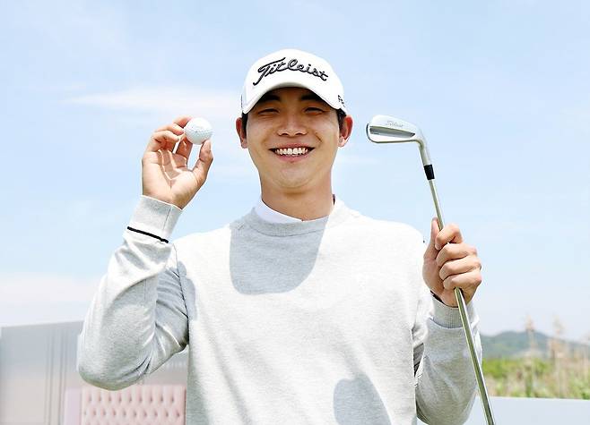 KPGA 파운더스컵 1라운드 14번 홀에서 정규 투어 데뷔 후 첫 홀인원을 기록한 안지민. 사진제공 | KPGA