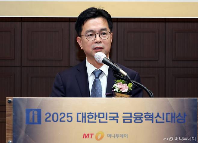 신진창 금융위원회 사무처장이 11일 서울 중구 프레스센터에서 열린 '2025 대한민국 금융혁신대상' 시상식에서 축사를 하고 있다. /사진=김창현 chmt@