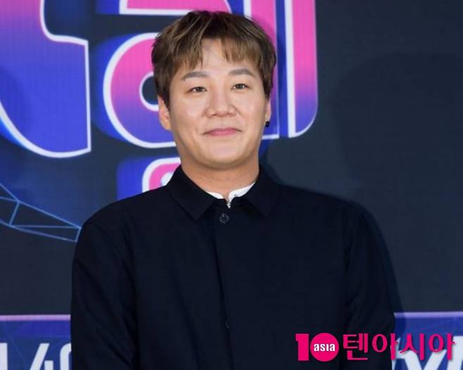 윤민수가 소개팅에 나서는 어머니를 적극 응원한다. / 사진=텐아시아DB