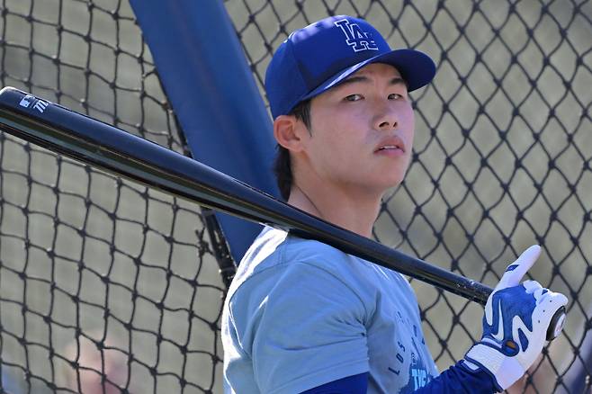 May 8, 2026; Los Angeles, California, USA; Los Angeles Dodgers shortstop Hyeseong Kim (6) takes batting practice prior to the game against the Atlanta Braves at Dodger Stadium. Mandatory Credit: Jayne Kamin-Oncea-Imagn Images
<저작권자(c) 연합뉴스, 무단 전재-재배포, AI 학습 및 활용 금지>