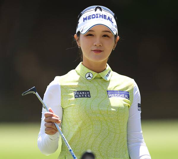 2026년 한국여자프로골프(KLPGA) 투어 NH투자증권 레이디스 챔피언십에 출전하는 박현경 프로가 1라운드에서 경기하는 모습이다. 사진제공=KLPGA. (사진을 무단으로 사용하지 마십시오.)