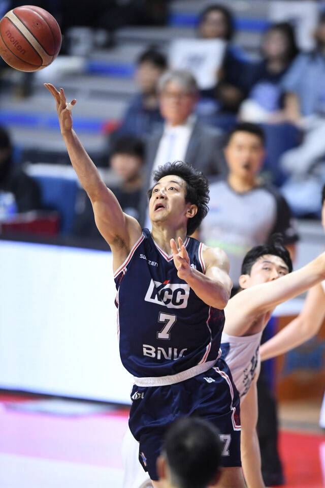 허훈이 5월 9일 챔프전 3차전에서 슛을 하고 있다./KBL 제공